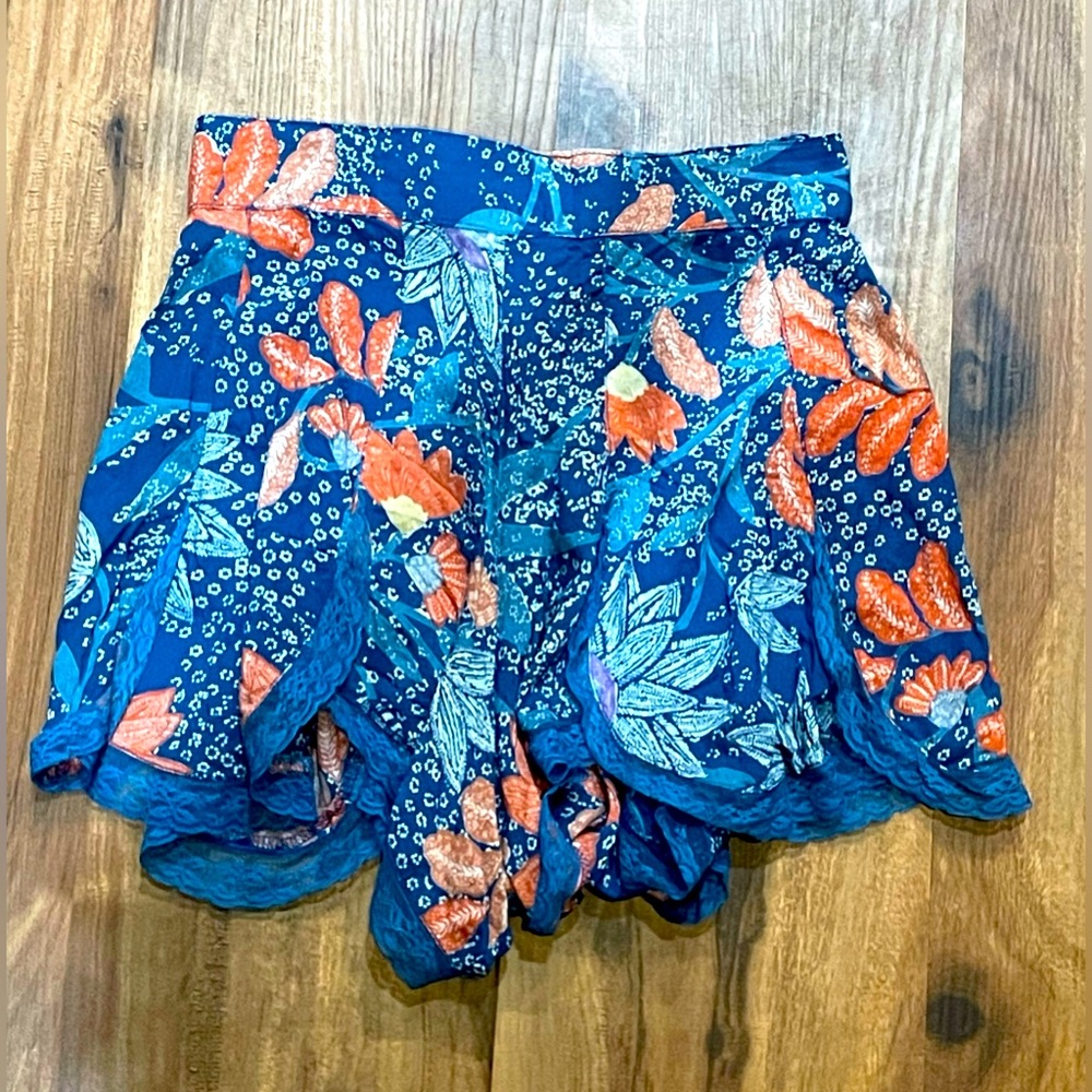 Urban Outfitters XS Flowey Shorts Lace hem